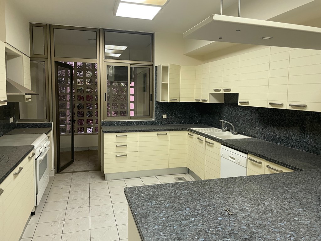 Beirut Real Estate, Properties for rent and sale in Beirut, office for